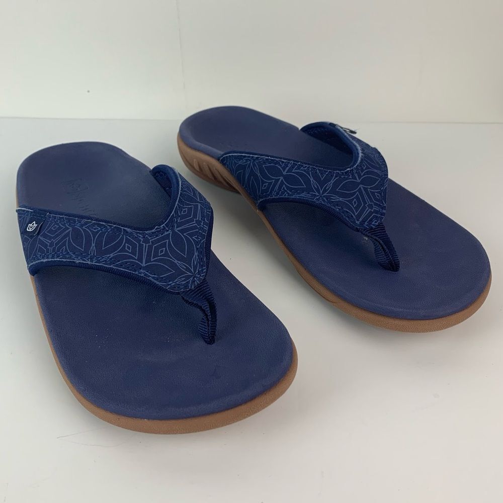 Spenco Women’s Yumi Wave Patriot Blue Boho Print Comfort Flip Flop Sandals Sz 6